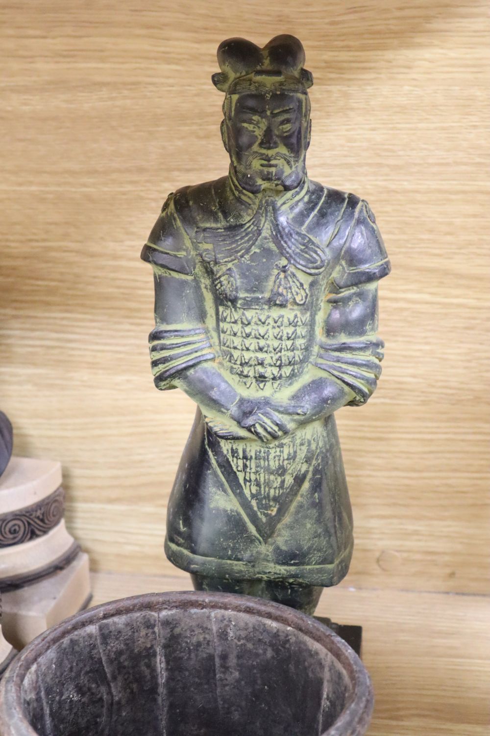 A large quantity of mixed decorative items